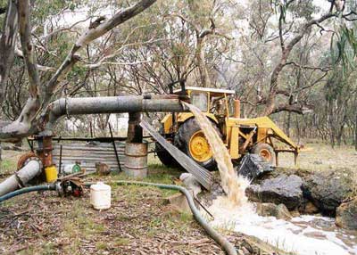 Photo of an irrigation diversion pump on the Avoca River, western Victoria Photo of an irrigation diversion pump on the Avoca River, western Victoria
